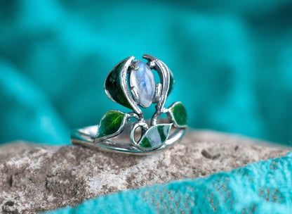 Leaf Crown Moonstone ring